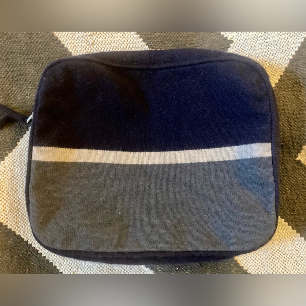 Armand DiraDourian 100% cashmere Navy Blue Stripe Toiletries pouch make-up bag - Picture 3 of 13